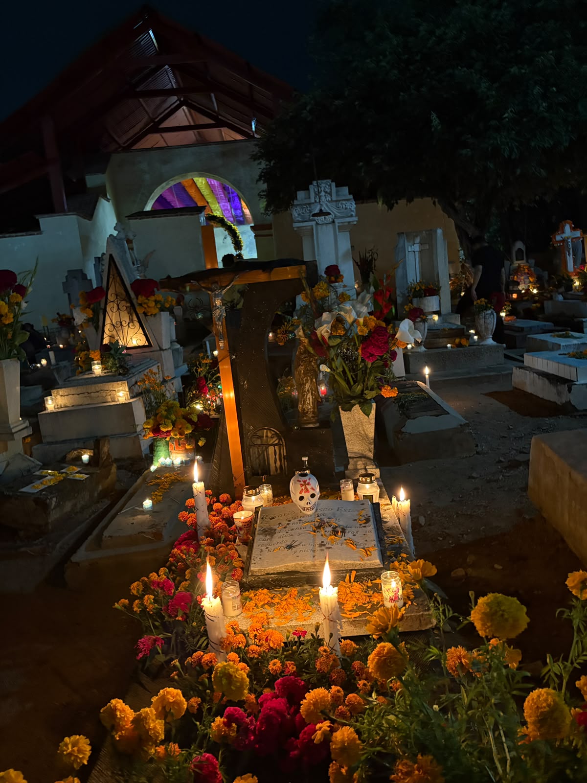El Día de Muertos: Velada Mística en los Panteones de Xoxocotlán 3
